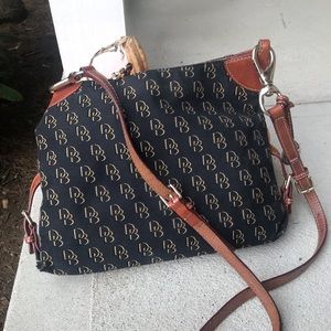 Dooney and Bourke shoulder handbag
